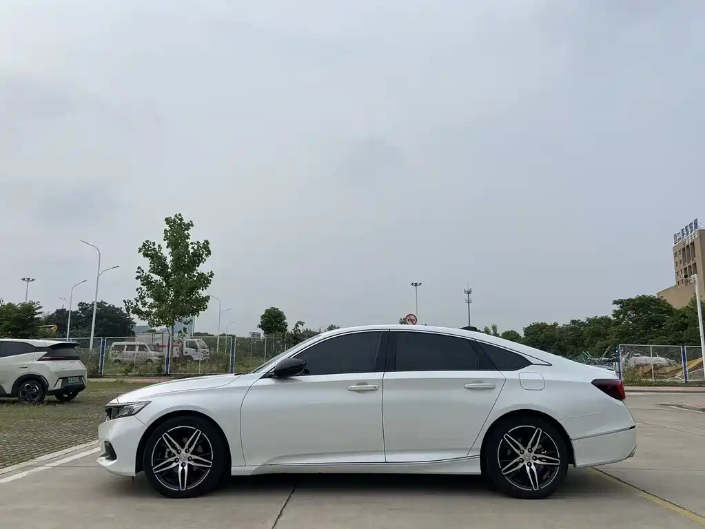 Honda Accord 2022 — фото 2