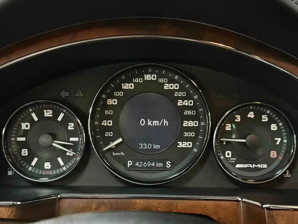 Mercedes-Benz CLS AMG 2010 — фото 13