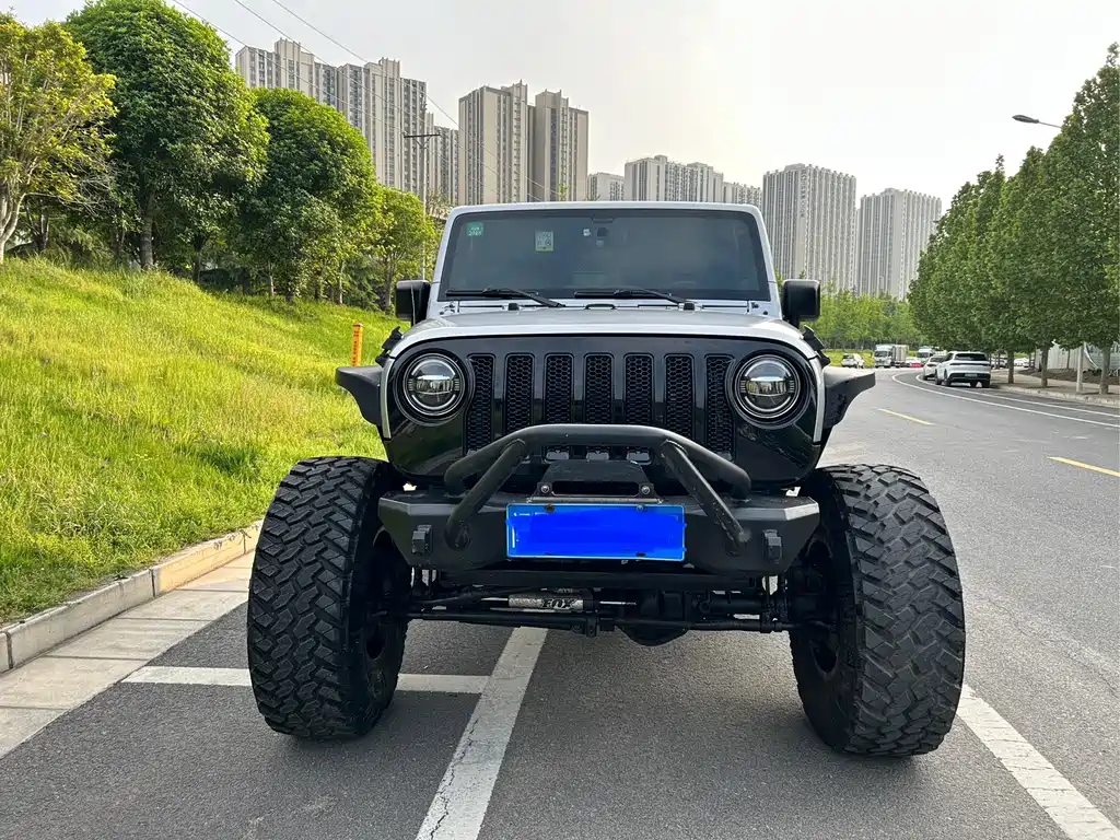 Jeep Wrangler 2014 — фото 2