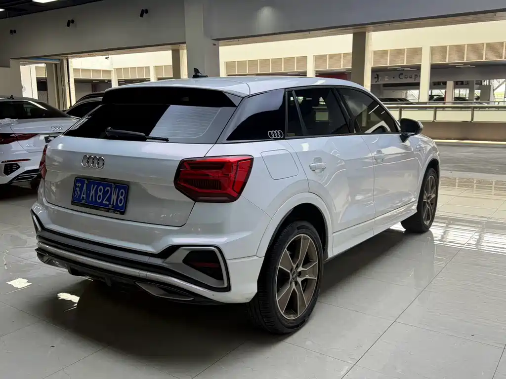 Audi Q2L 2023 — фото 18
