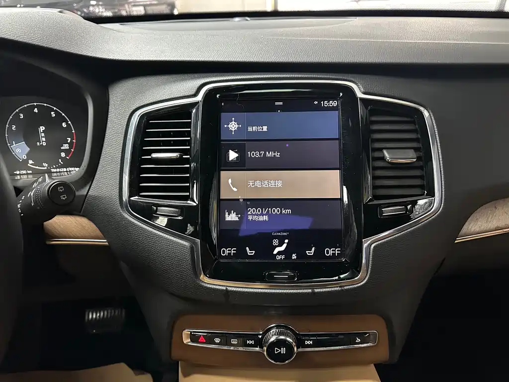 Volvo XC90 2017 — фото 10