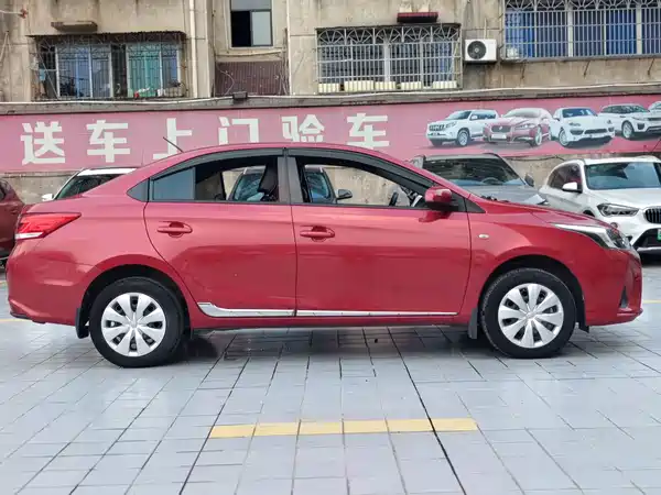 Toyota Yaris L 2021