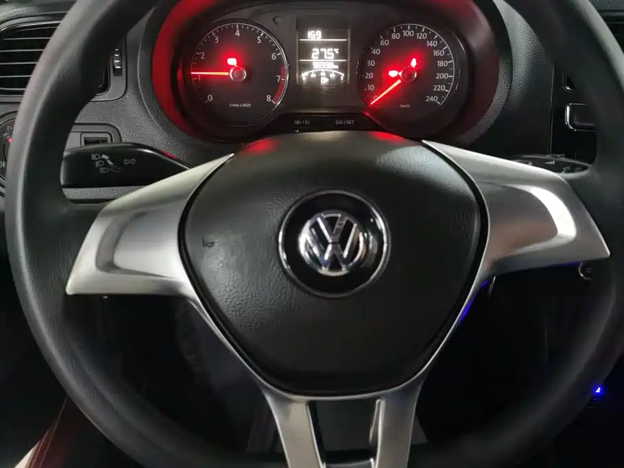Volkswagen Polo 2015 — фото 15