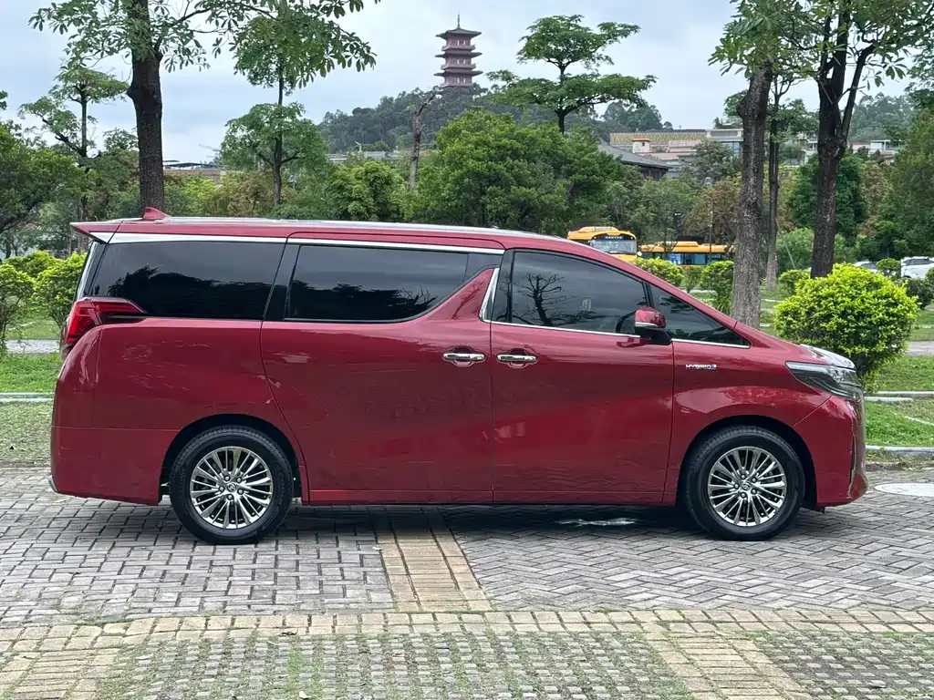 Toyota Alphard 2020 — фото 31