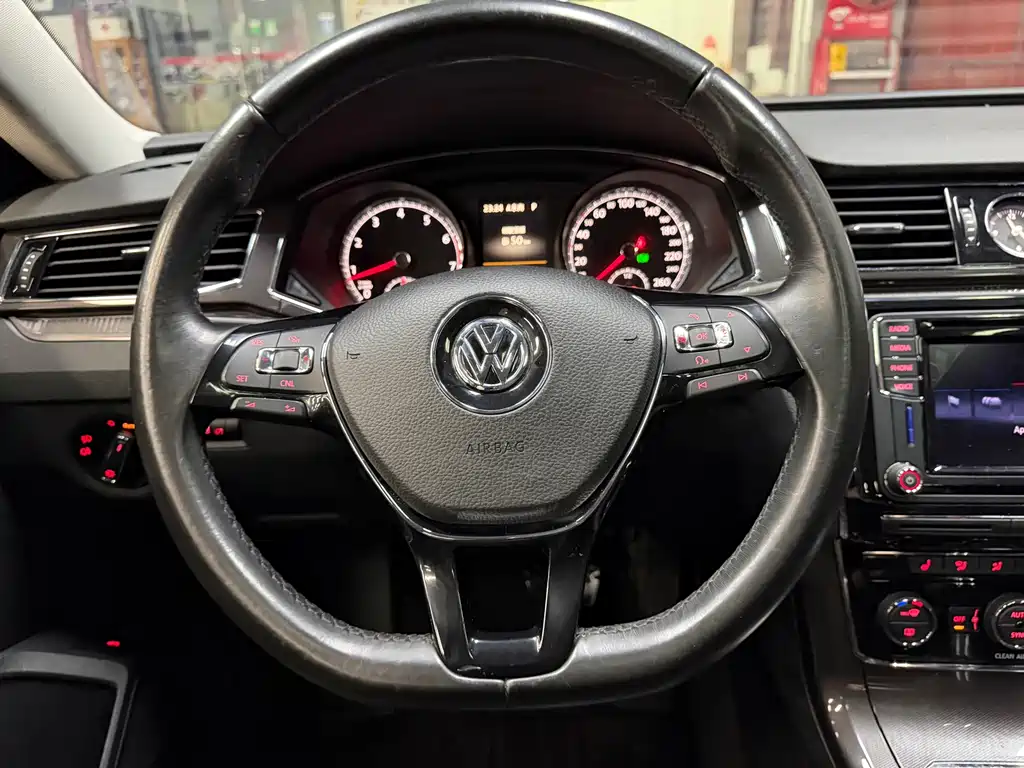 Volkswagen Passat 2016 — фото 10