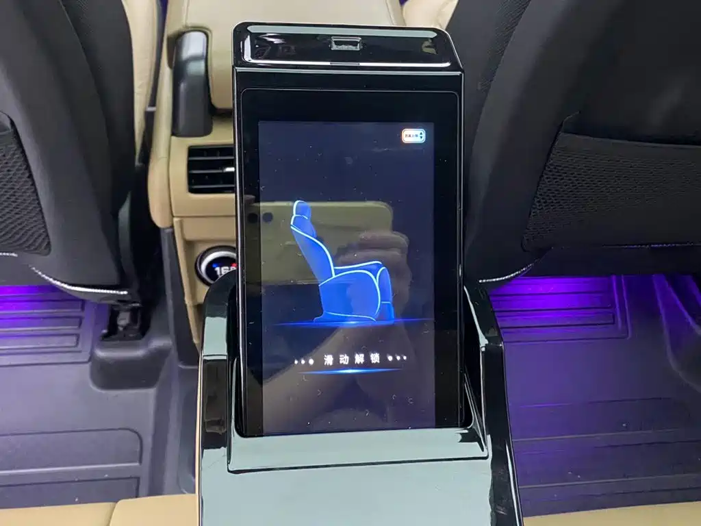 Land Rover Defender 2025 — фото 24