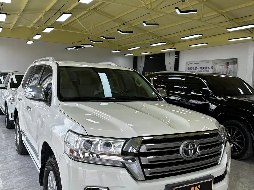 Toyota Land Cruiser 2017 — фото 3