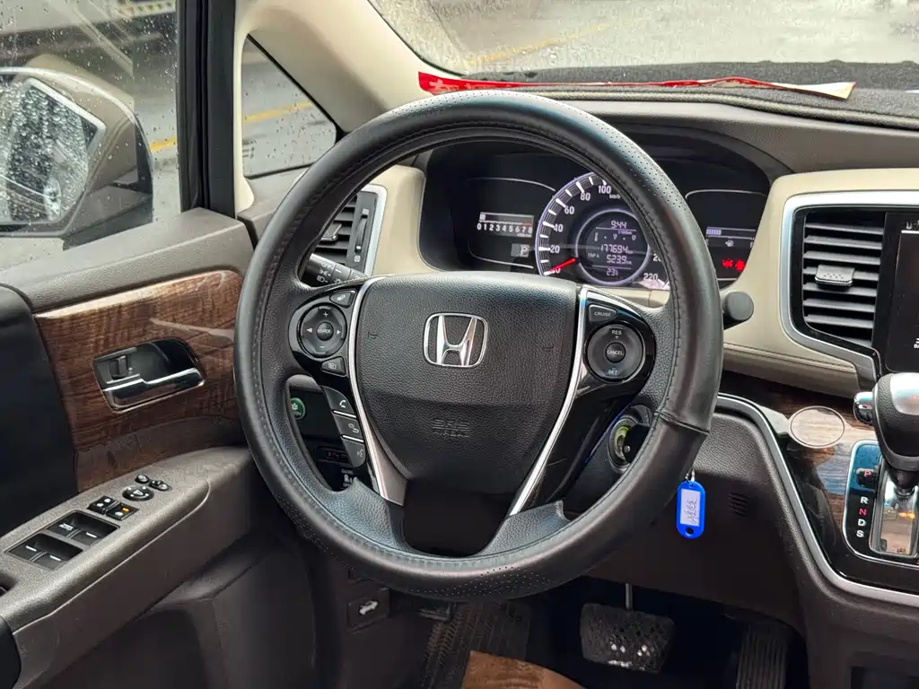 Honda Odyssey 2016 — фото 15