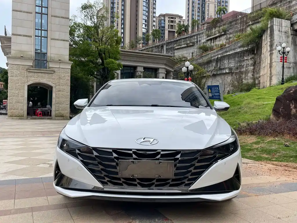 Hyundai Elantra 2022