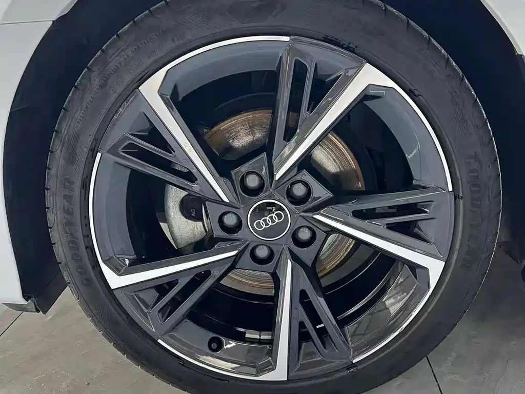 Audi A3 2023 — фото 15