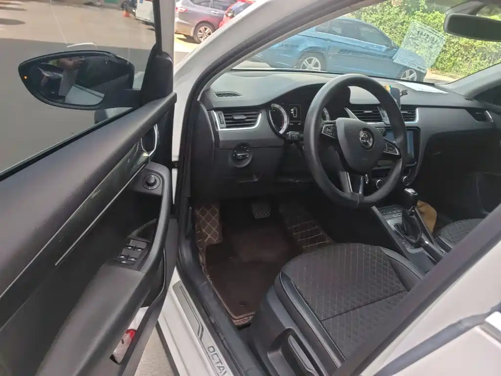 Skoda Octavia 2020 — фото 16
