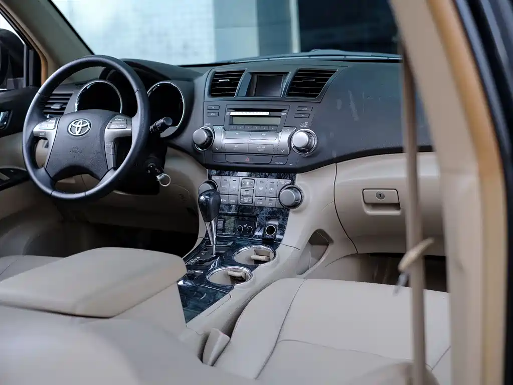 Toyota Highlander 2010 — фото 22