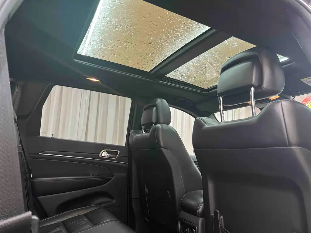 Jeep Grand Cherokee 2015 — фото 26
