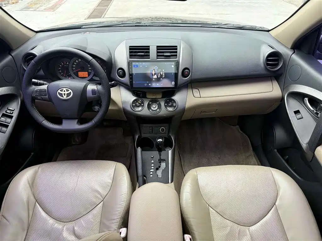 Toyota RAV4 2012 — фото 6