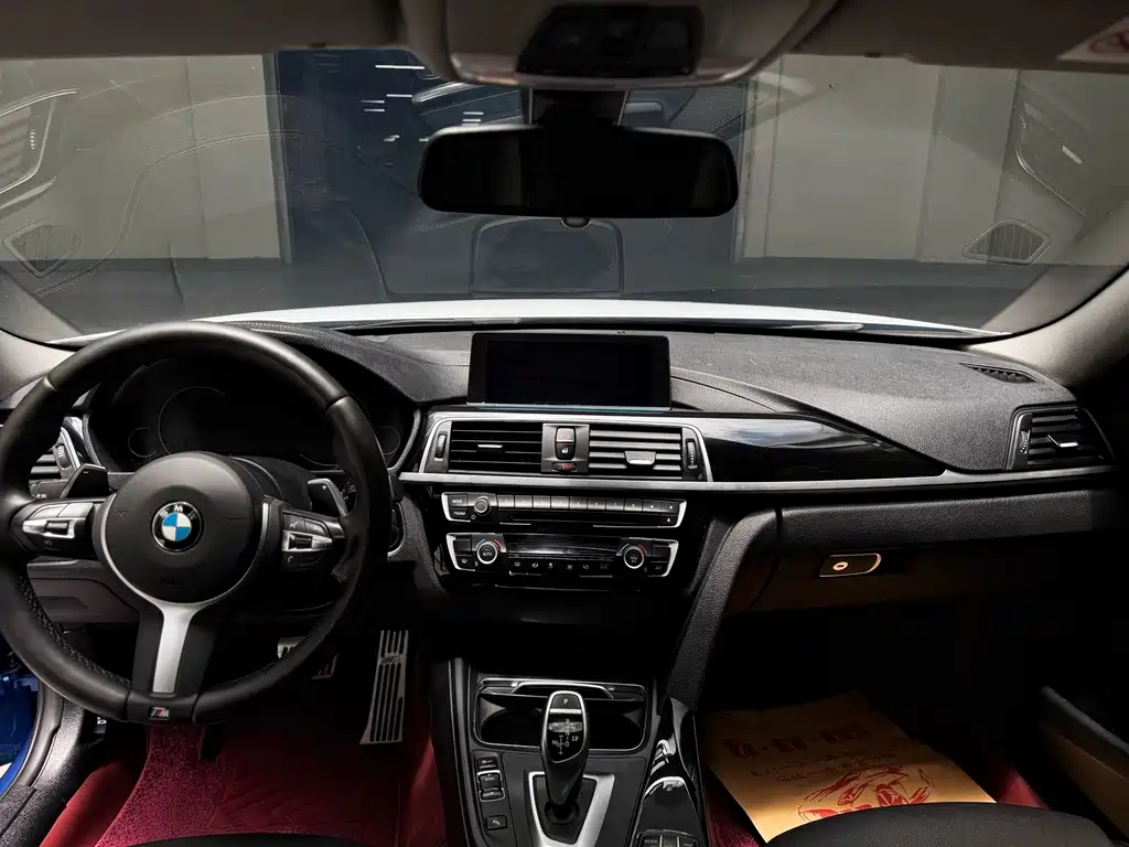BMW 3 Series 2019 — фото 10