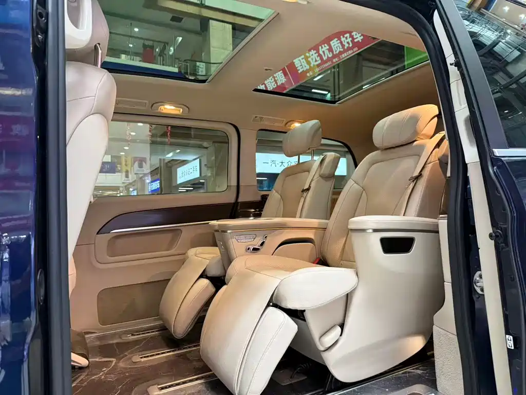 Mercedes-Benz V-Class 2021 — фото 11
