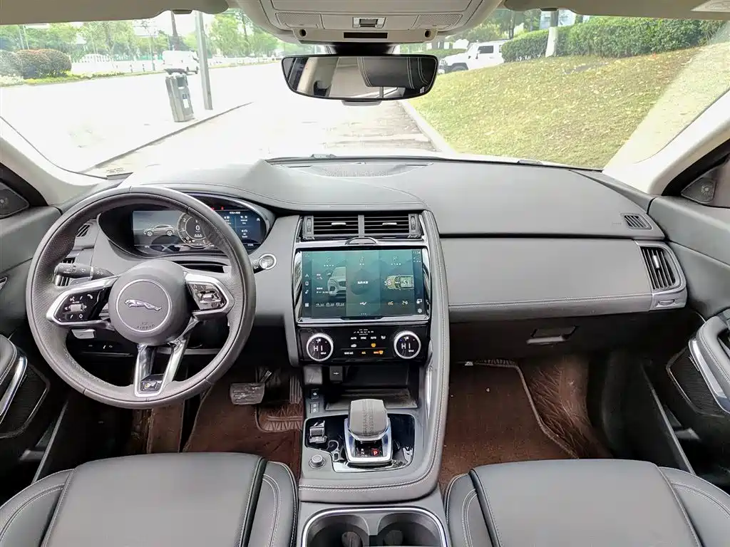 Jaguar E-PACE 2025 — фото 10