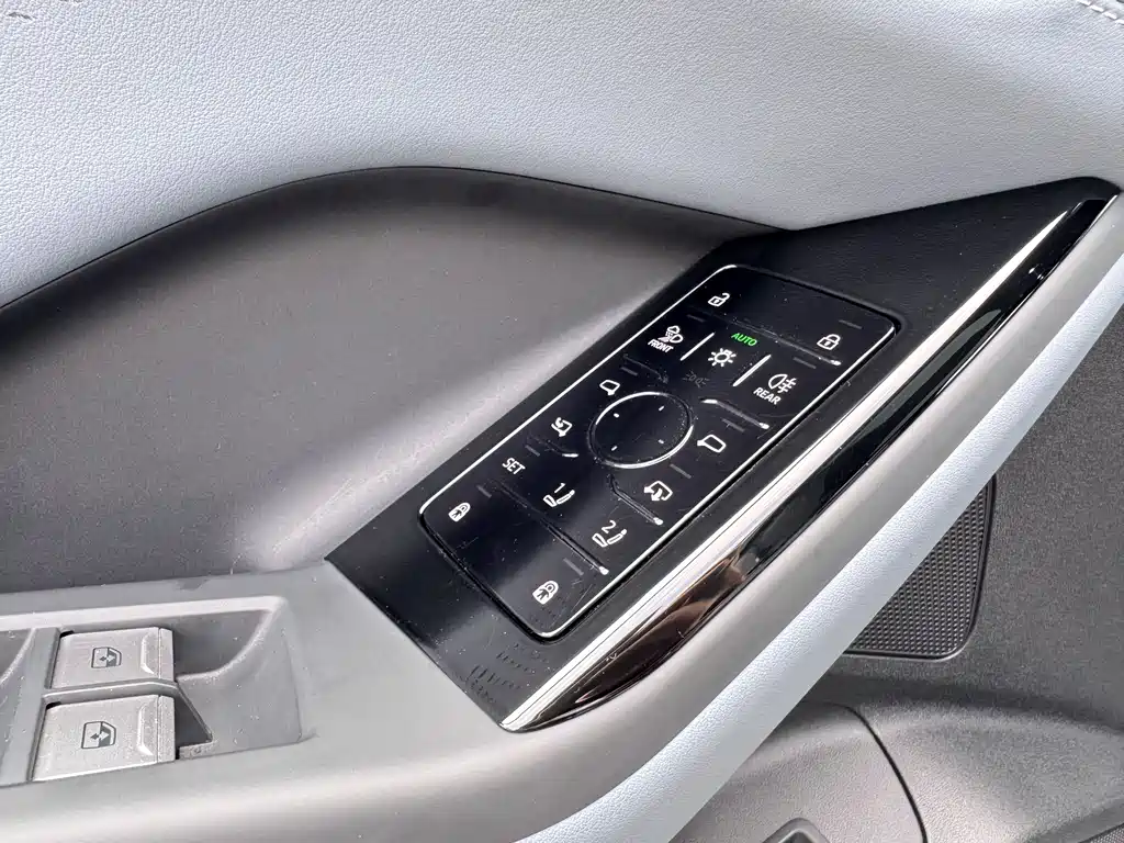 Audi Q6L e-tron 2025 — фото 19