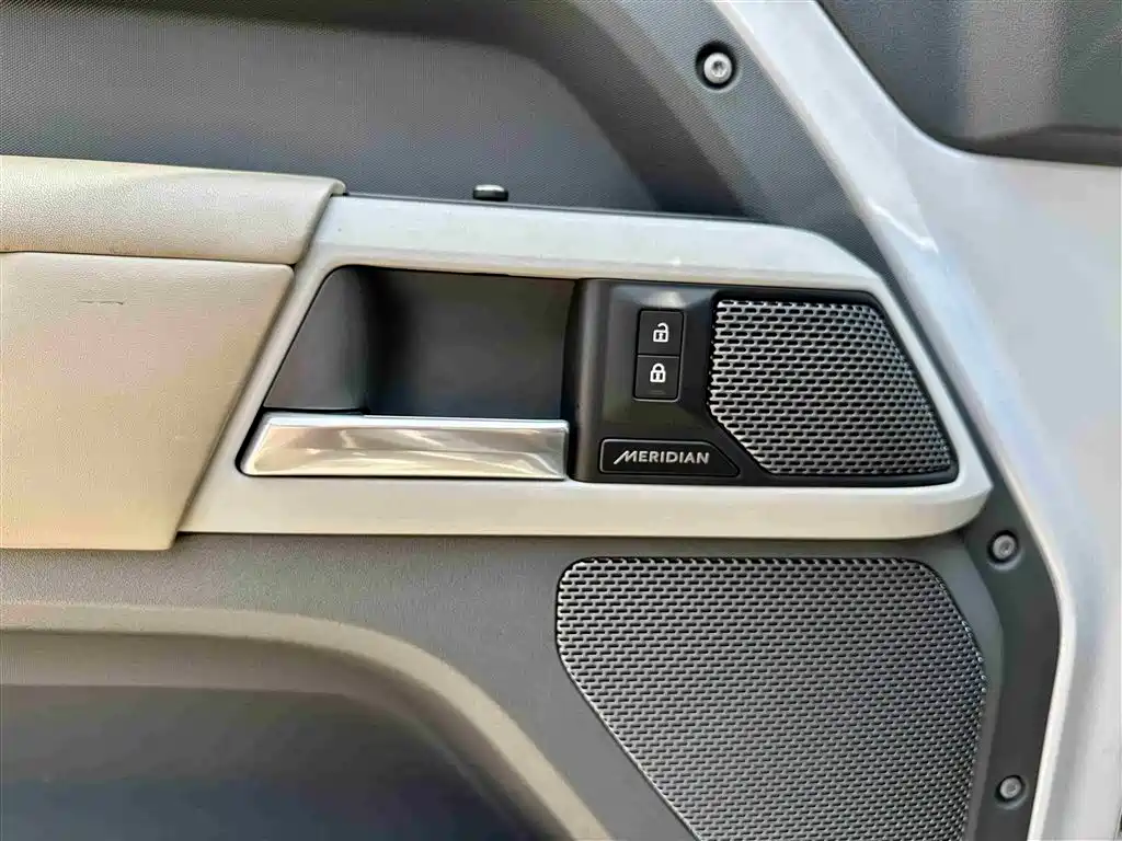 Land Rover Defender 2022 — фото 7