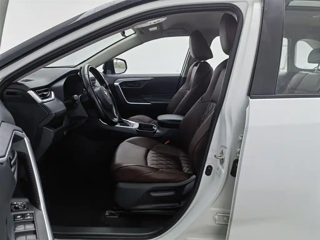 Toyota Wildlander 2023 — фото 10