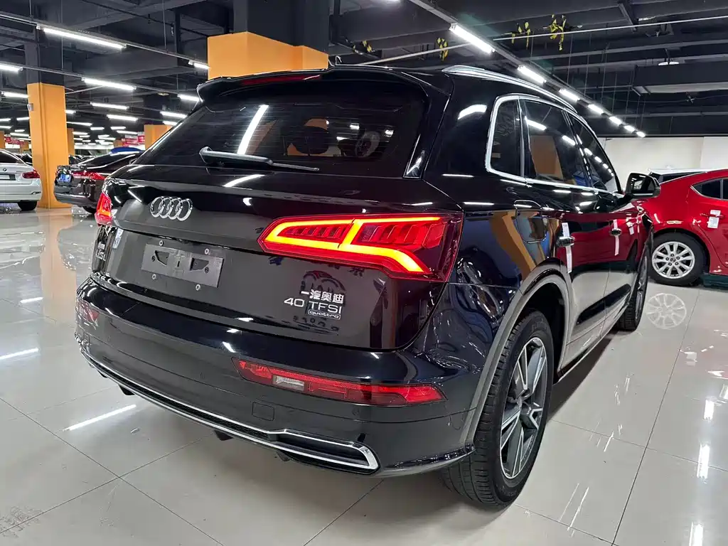 Audi Q5L 2020 — фото 13