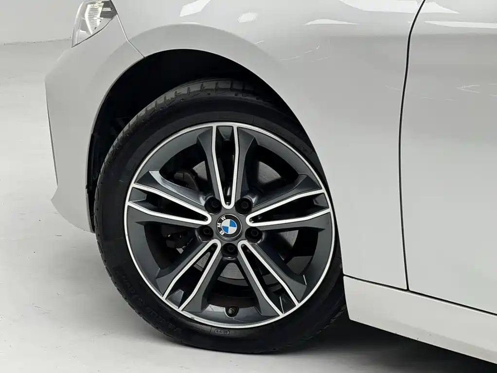 BMW 1 Series 2022 — фото 11