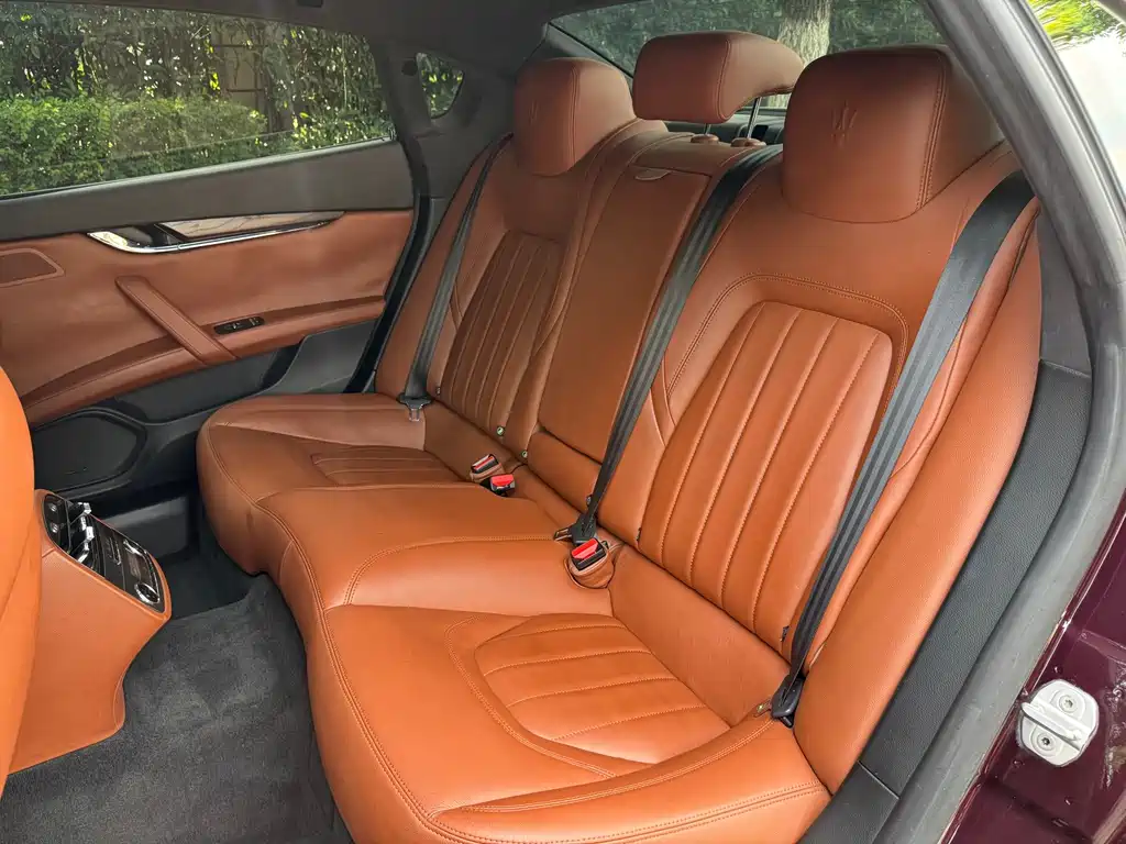 Maserati Quattroporte 2016 — фото 17