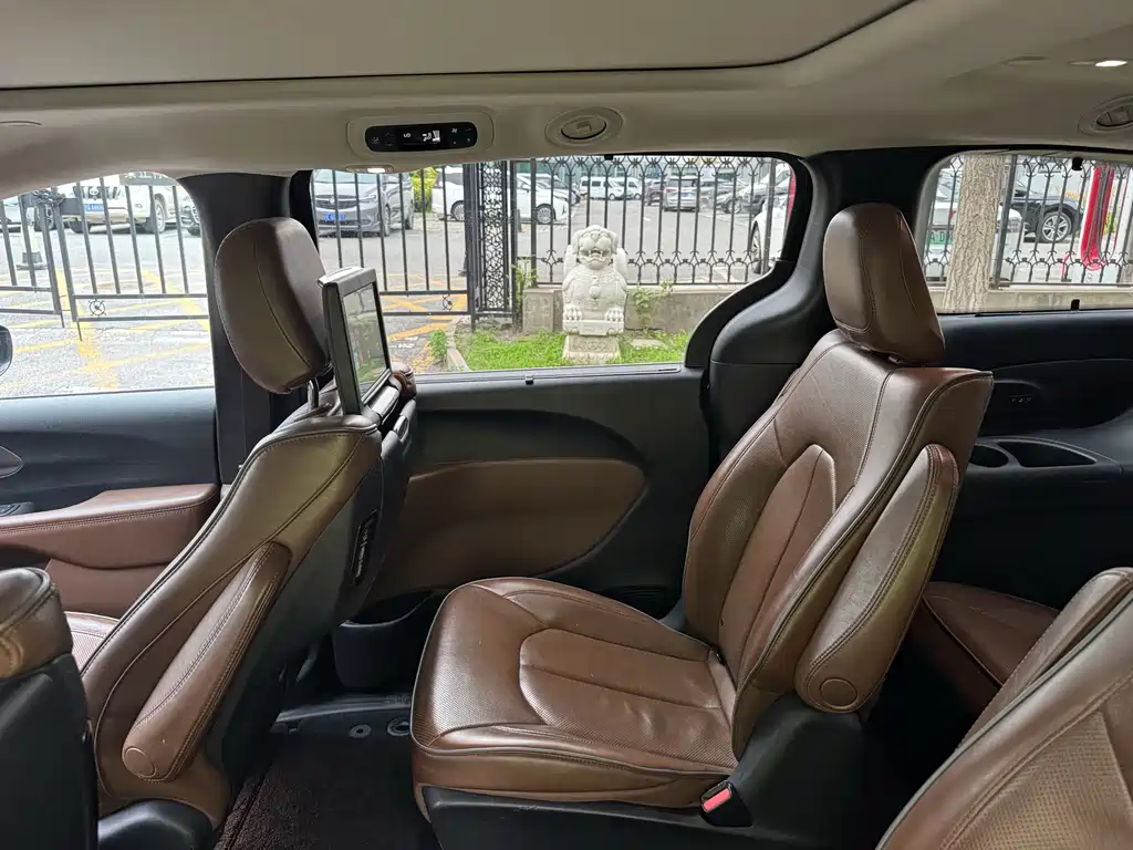 Chrysler Grand Voyager 2018 — фото 28