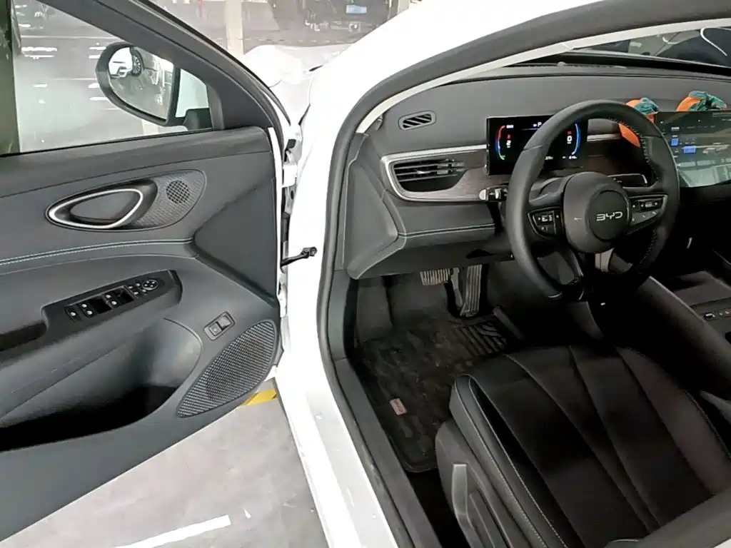 BYD Seal 05 DM-i 2026 — фото 16