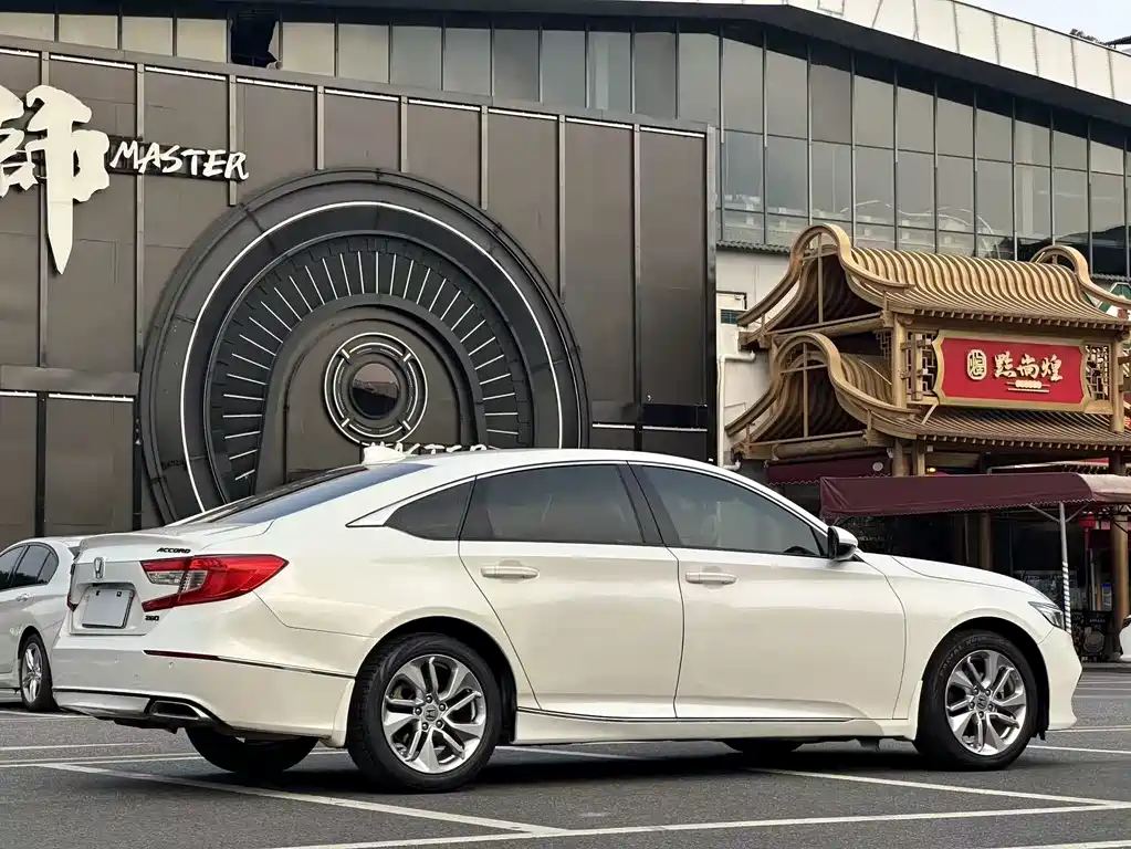 Honda Accord 2020 — фото 11