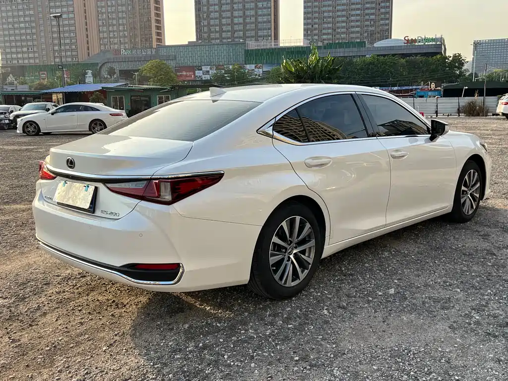 Lexus ES 2019 — фото 6