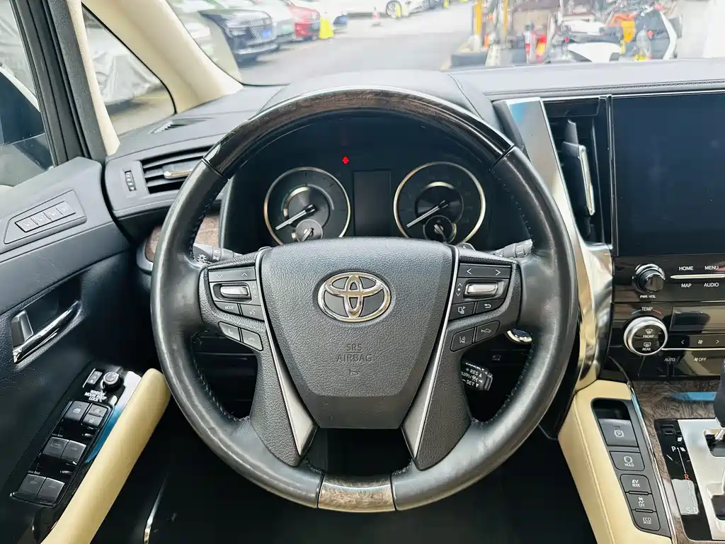 Toyota Alphard 2023 — фото 15