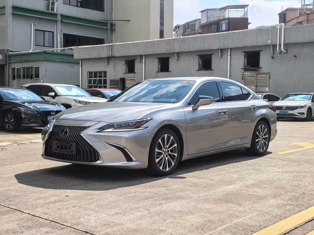 Lexus ES 2021