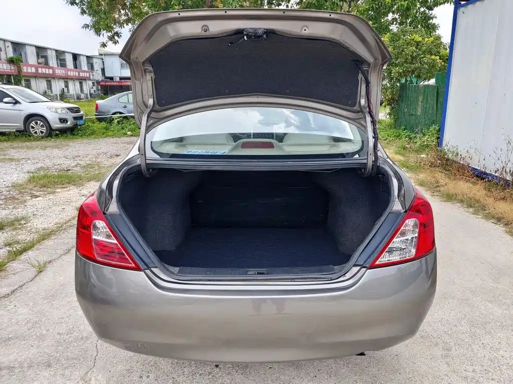 Nissan Sunny 2012 — фото 24