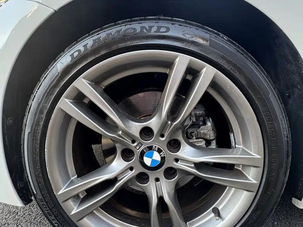 BMW 3 Series 2019 — фото 21
