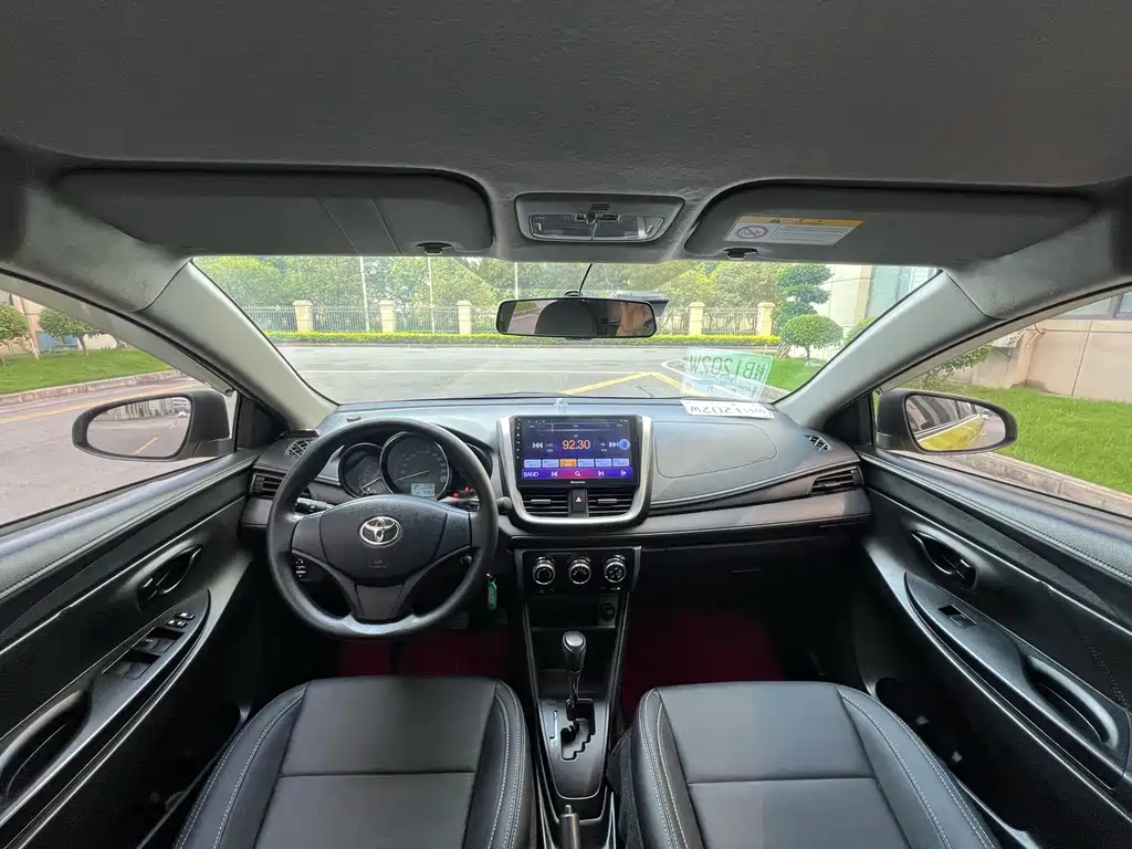 Toyota Yaris L 2017 — фото 11