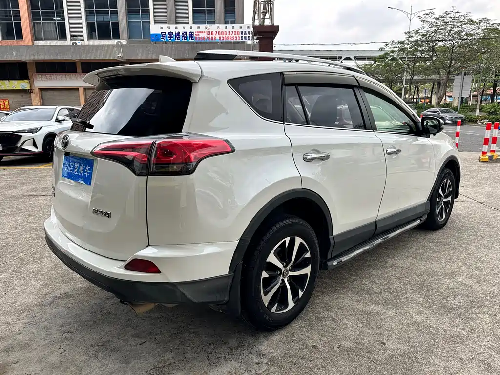 Toyota RAV4 2017 — фото 6