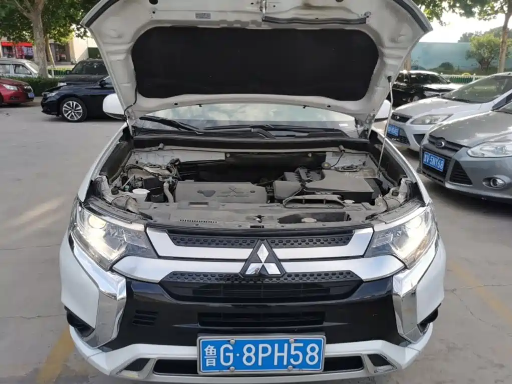Mitsubishi Outlander 2022 — фото 20