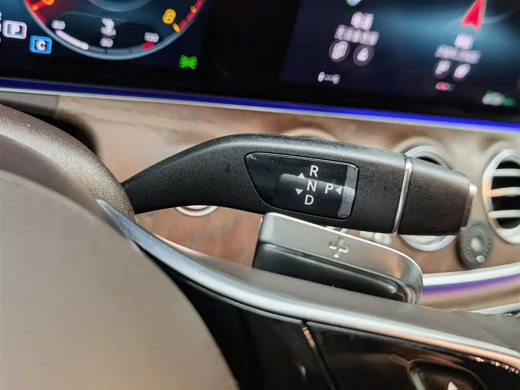 Mercedes-Benz E-Class 2023 — фото 13