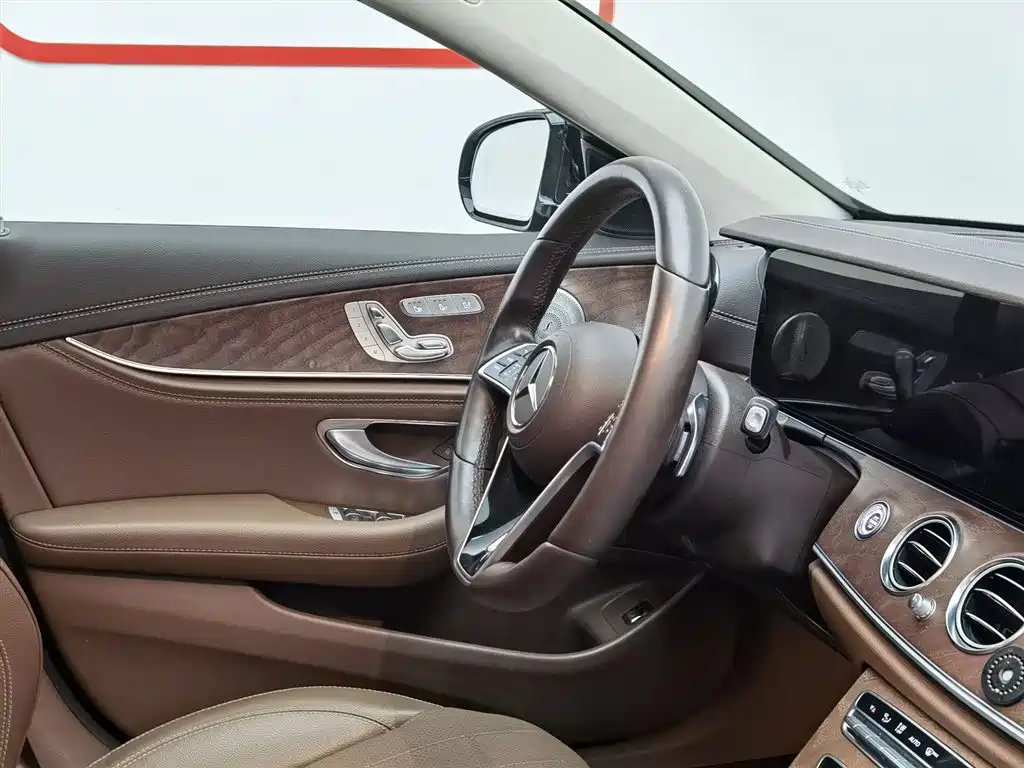 Mercedes-Benz E-Class 2023 — фото 22