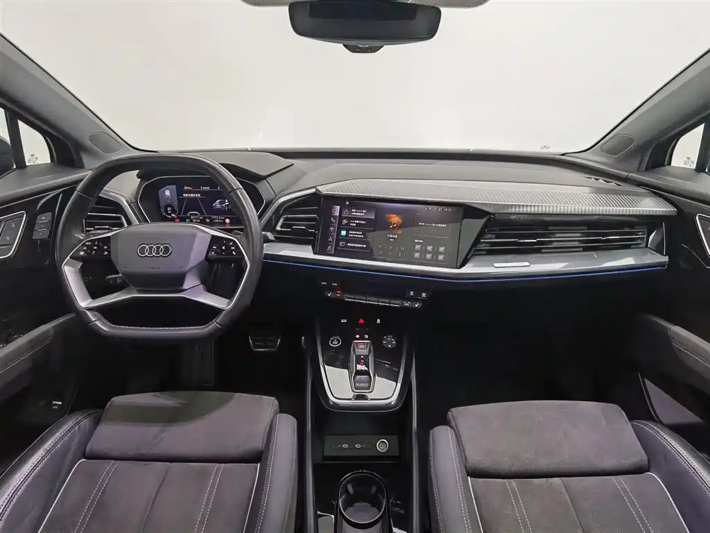 Audi Q4 e-tron 2023 — фото 5