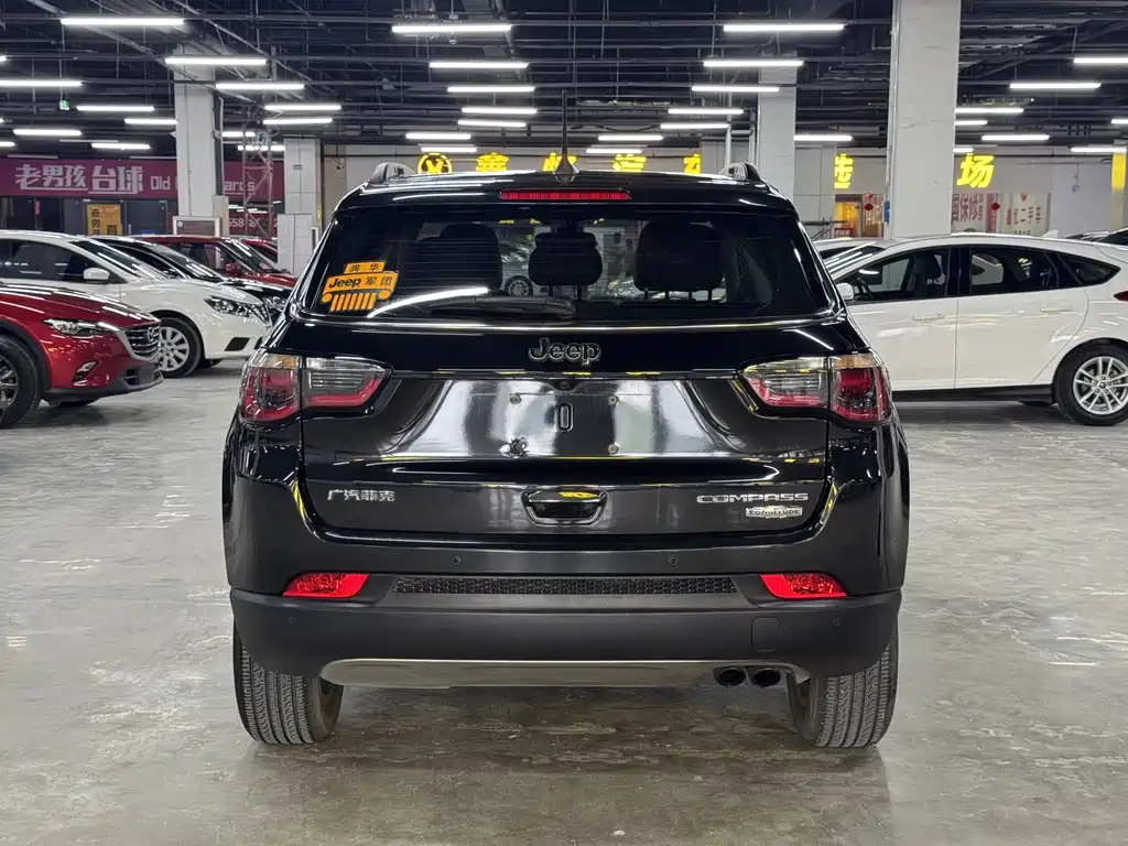 Jeep Compass 2017 — фото 13