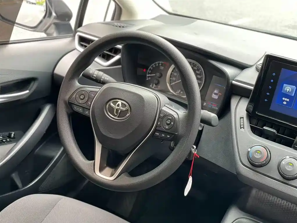 Toyota Corolla 2023 — фото 10