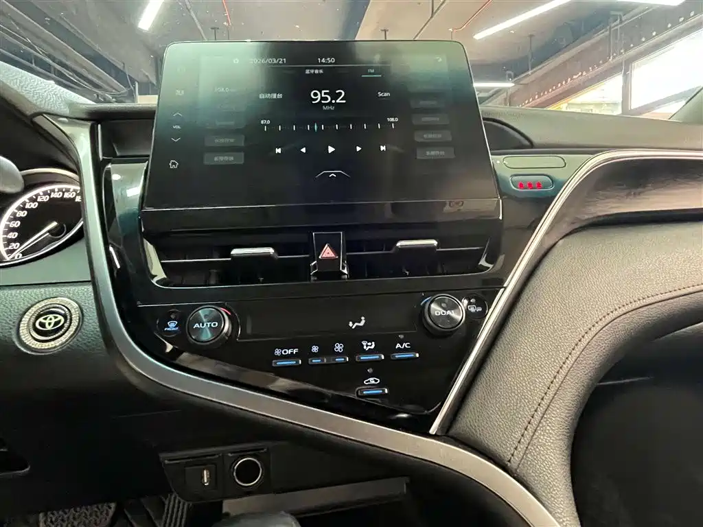Toyota Camry 2021 — фото 20