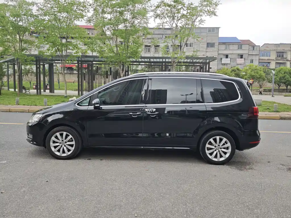 Volkswagen Sharan 2017 — фото 3