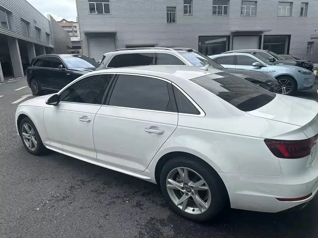 Audi A4L 2018