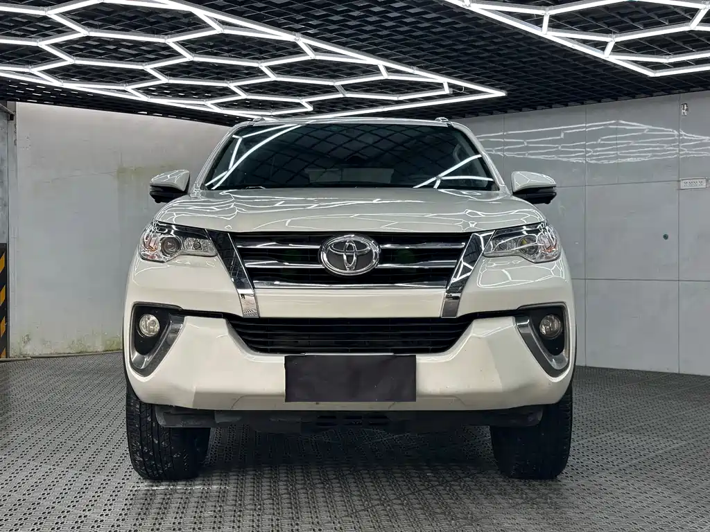Toyota Fortuner 2019 — фото 3