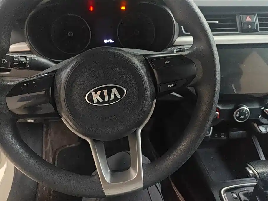 Kia K2 2017 — фото 12