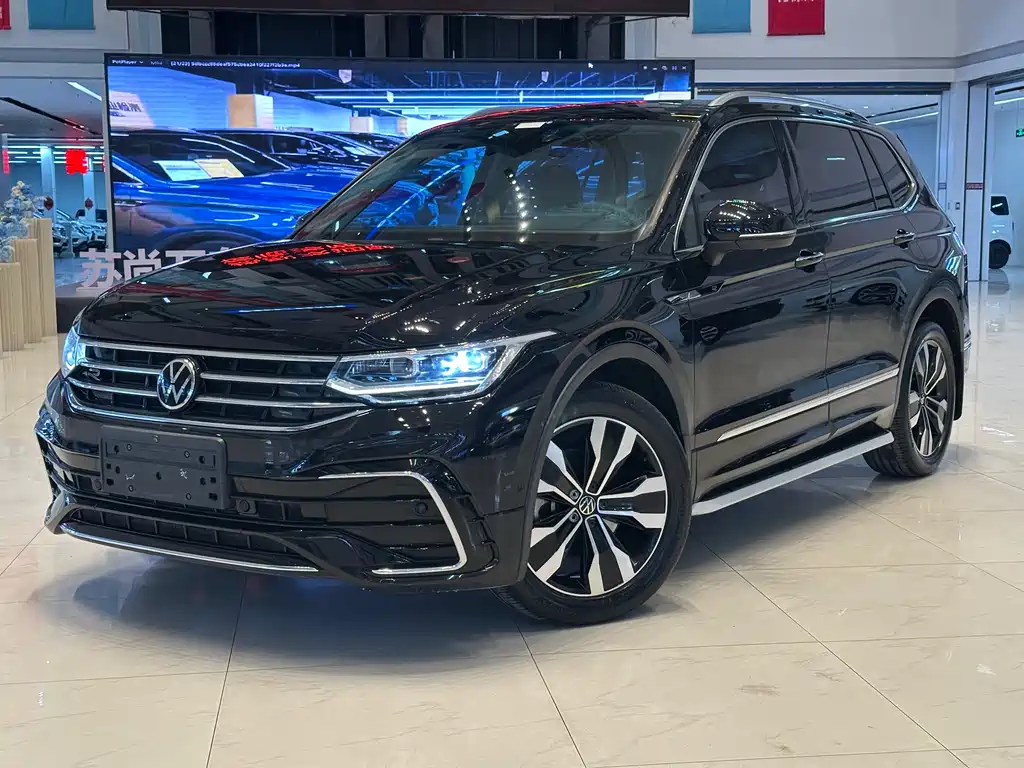 Volkswagen Tiguan L 2023 — фото 1