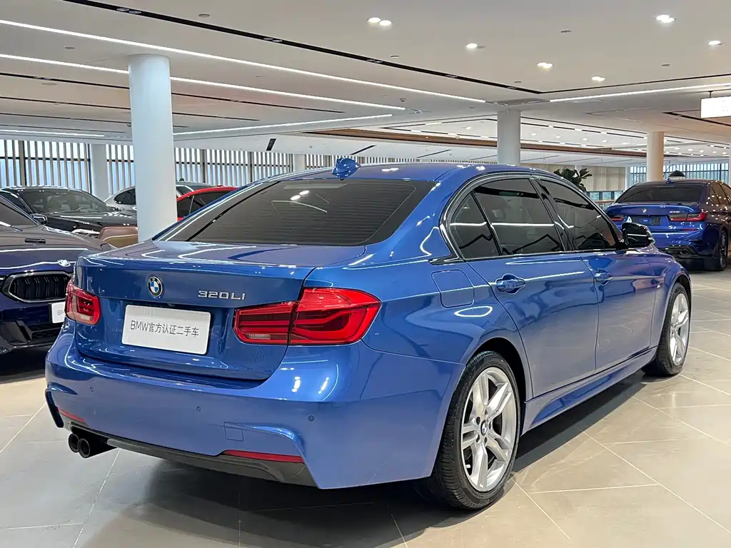 BMW 3 Series 2019 — фото 15